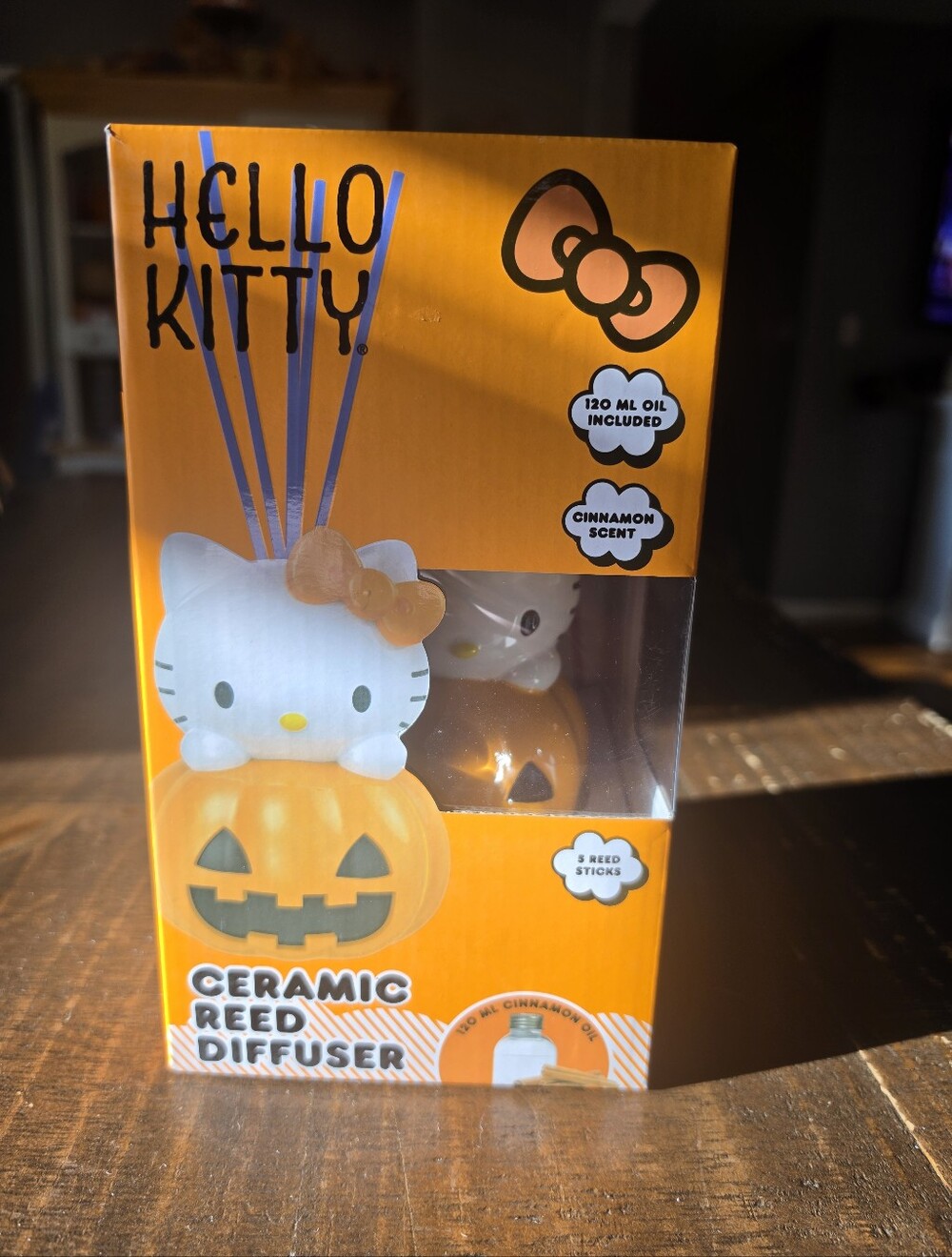 Hello Kitty Ceramic Reed Diffuser - Cinnamon Scent - Picture 1 of 3